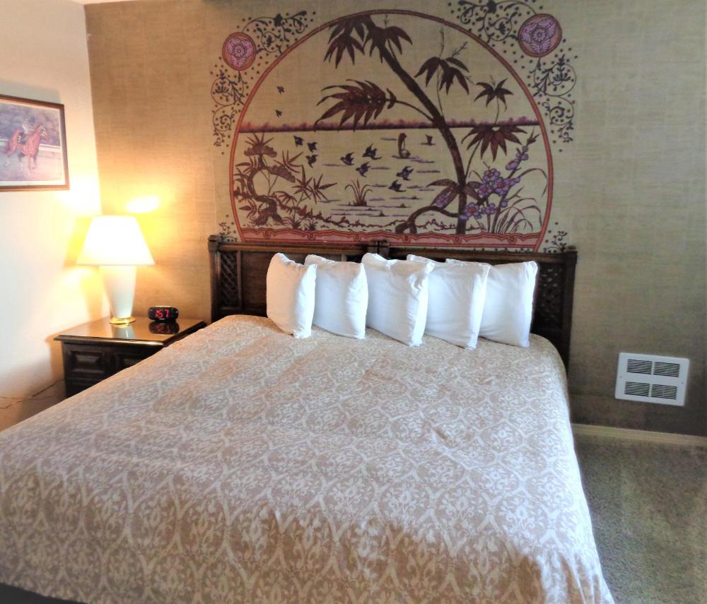 3 Bedroom Penthouse, (2 Kings, 1 Queen), View, Dog Friendly "John Wayne Suite" interior